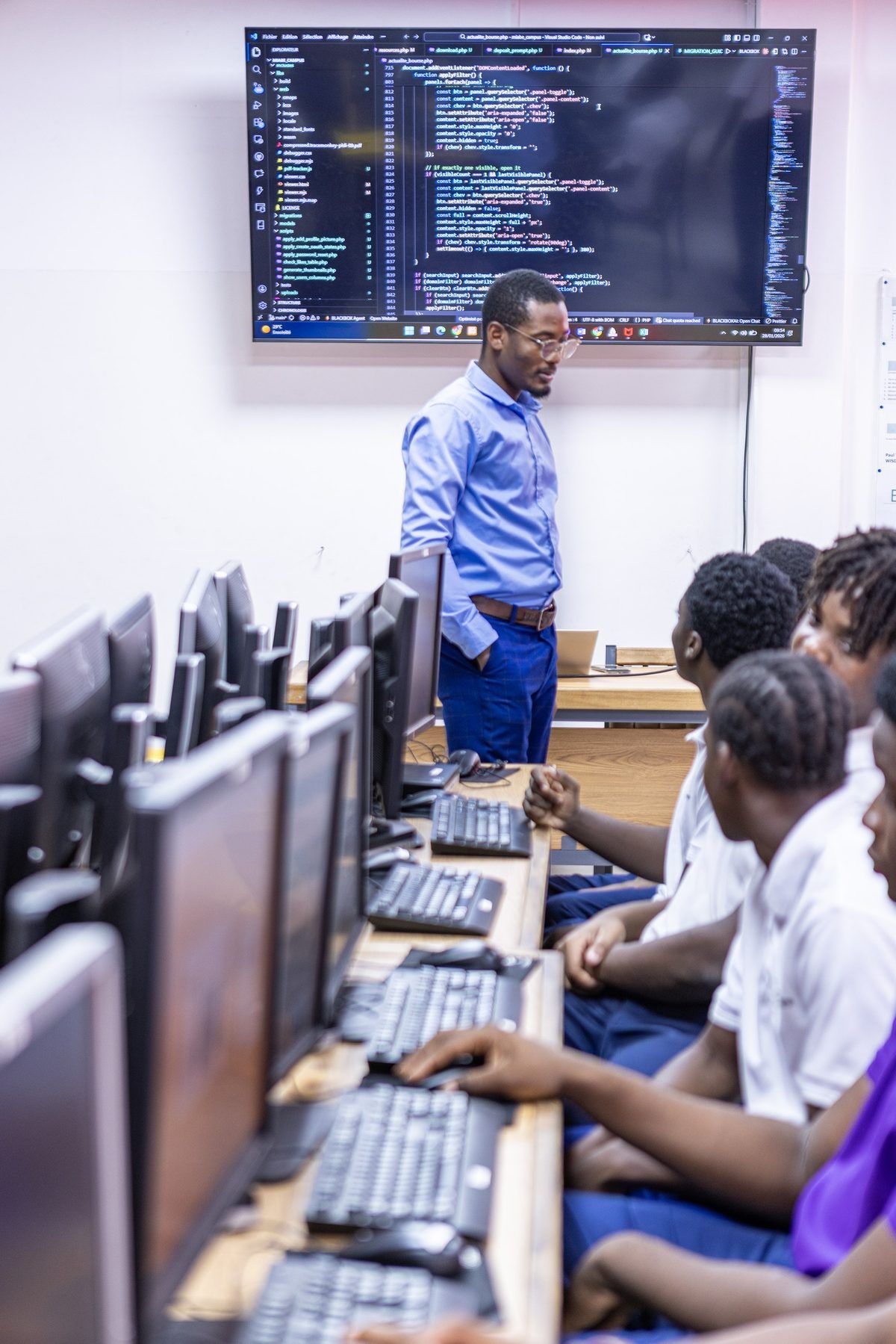 Étudiants de la prépa ESEO en salle informatique à Cours Lumière